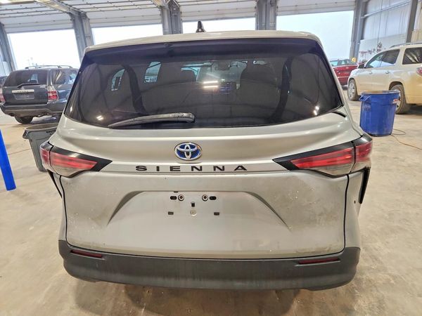 2022 TOYOTA SIENNA LE — DIRR