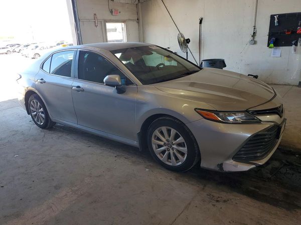2018 TOYOTA CAMRY — Passenger 3/4