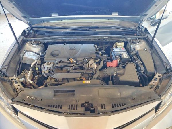 2018 TOYOTA CAMRY — Engine bay