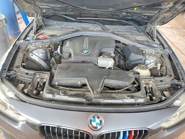 2018 BMW 320 SA — Engine bay
