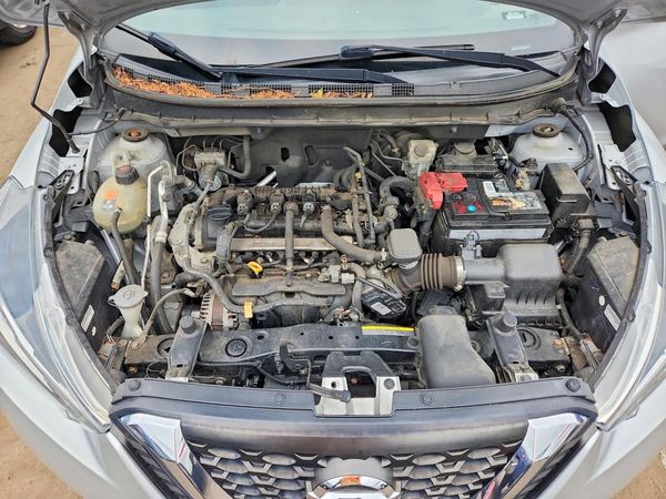 2018 NISSAN KICKS — Engine bay