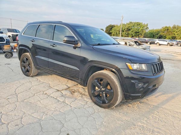 2015 JEEP GRAND CHEROKEE Laredo — Passenger 3/4