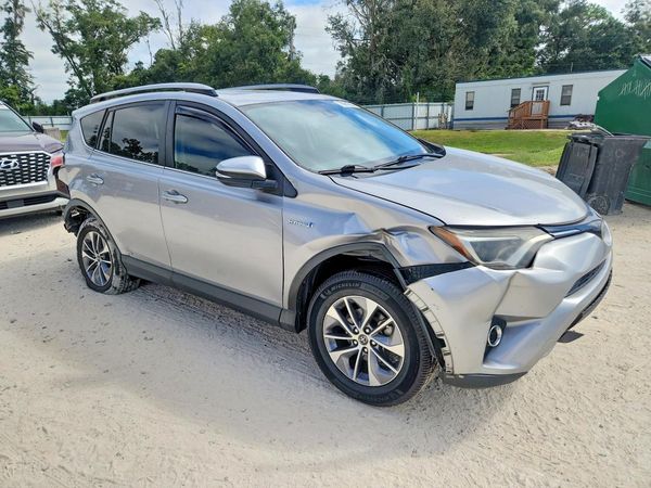2018 TOYOTA RAV4 LE Plus/XLE — Passenger 3/4