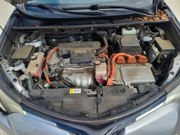 2018 TOYOTA RAV4 LE Plus/XLE — Engine bay