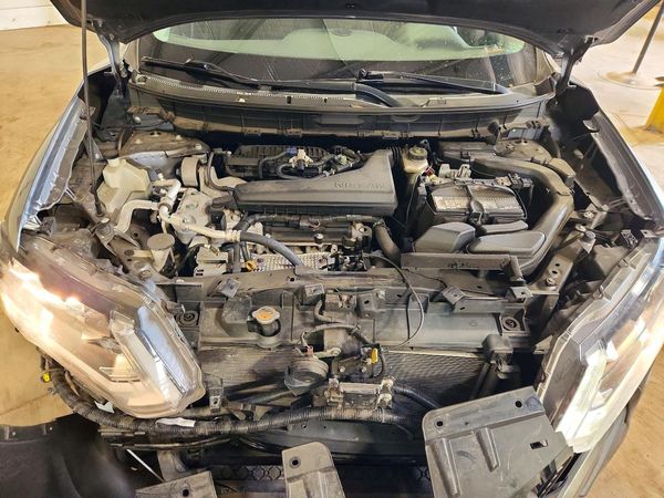 2018 NISSAN ROGUE — Engine bay