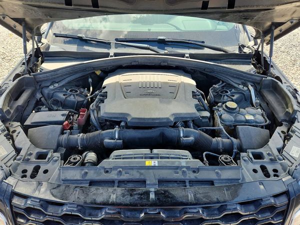 2020 LAND ROVER RANGEROVER S R-Dynamic — Engine bay