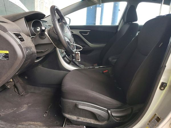 2016 HYUNDAI ELANTRA — DENT