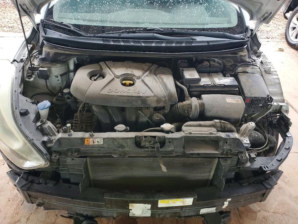 2016 HYUNDAI ELANTRA — Engine bay