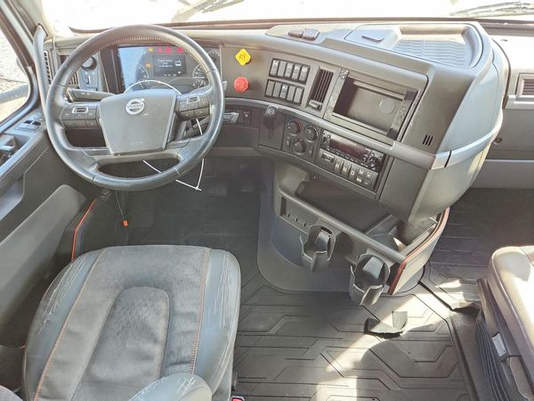 2023 VOLVO VN — CKPT