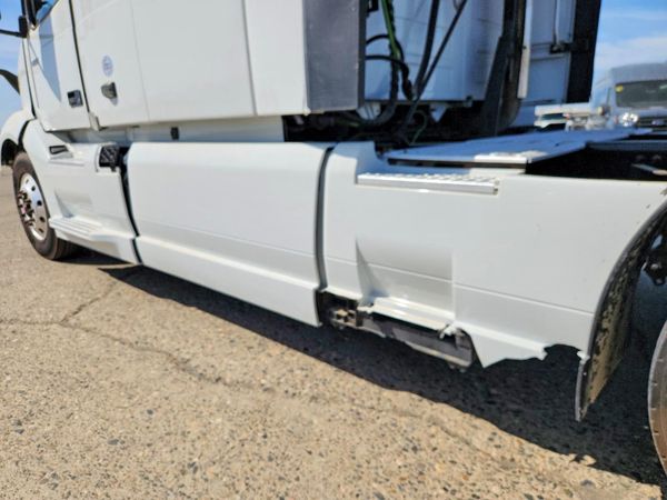 2023 VOLVO VN — DMEM