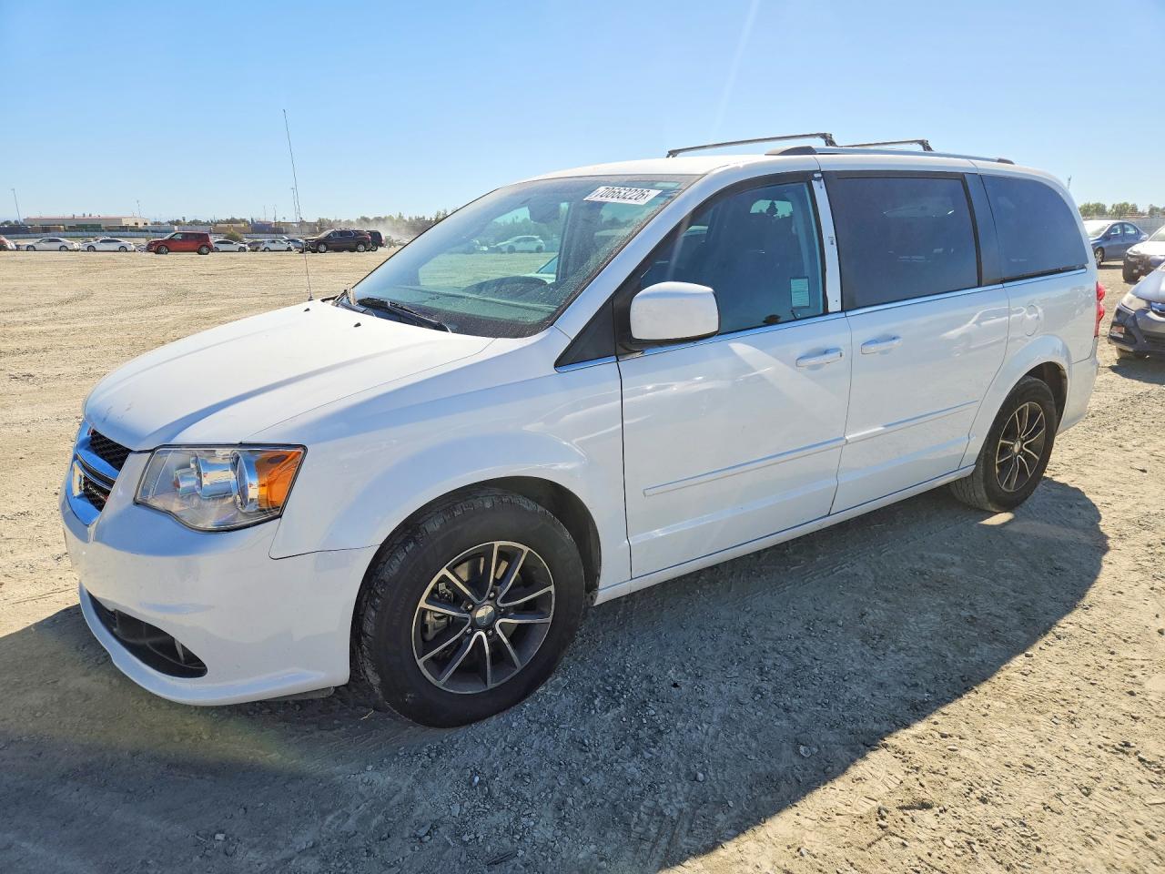 2017 DODGE GRAND CARAVAN SXT — Front 3/4