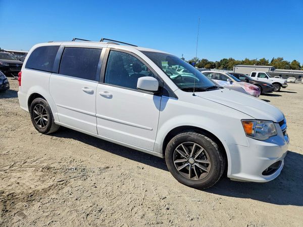 2017 DODGE GRAND CARAVAN SXT — Passenger 3/4
