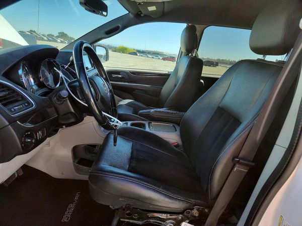2017 DODGE GRAND CARAVAN SXT — DENT