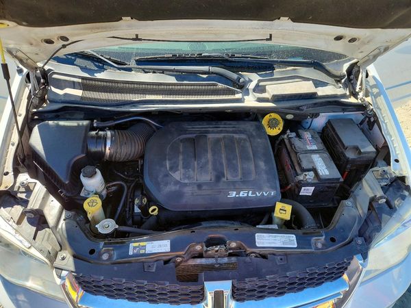2017 DODGE GRAND CARAVAN SXT — Engine bay