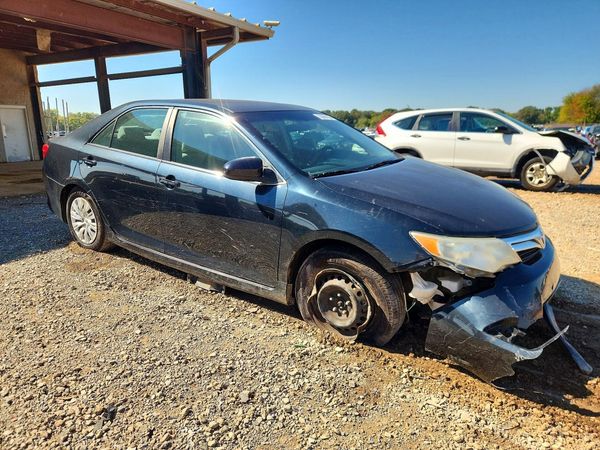 2014 TOYOTA CAMRY — Passenger 3/4