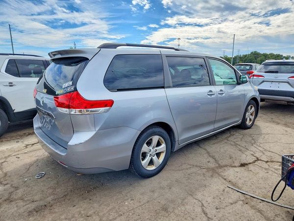 2014 TOYOTA SIENNA — PSRA
