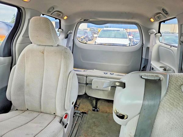 2014 TOYOTA SIENNA — SUVN