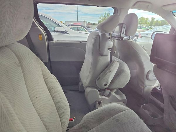 2014 TOYOTA SIENNA — PSRS