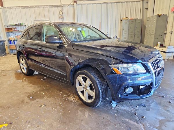 2012 AUDI Q5 Premium Plus — Passenger 3/4