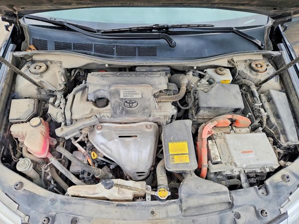 2012 TOYOTA CAMRY SOLA Hybrid — Engine bay