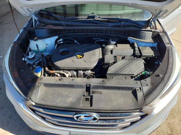 2016 HYUNDAI TUCSON — Engine bay