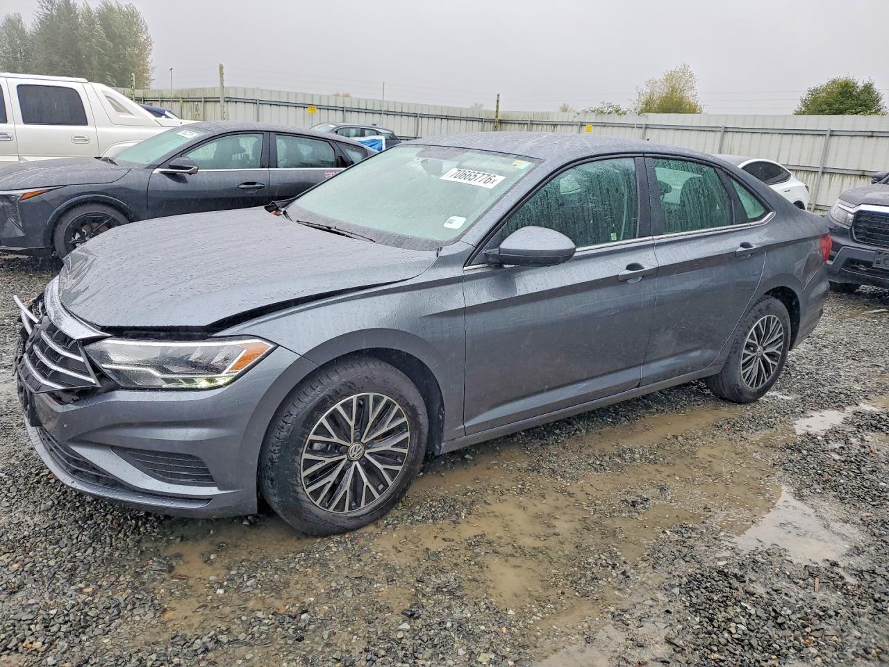 2021 VOLKSWAGEN JETTA S / SE / R-Line — Front 3/4