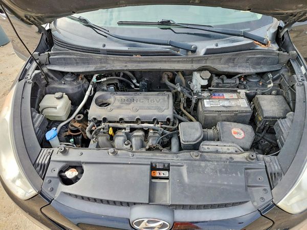 2013 HYUNDAI TUCSON — Engine bay