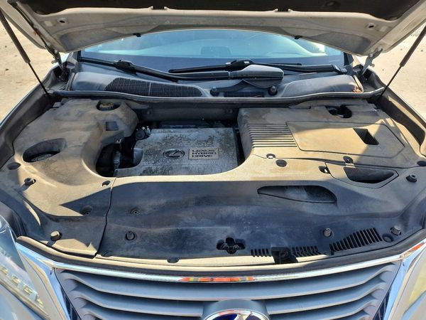 2013 LEXUS RX 450h — Engine bay