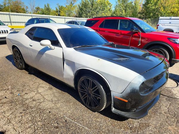 2016 DODGE CHALLENGER SXT — Passenger 3/4