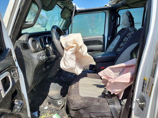 2022 JEEP GLADIATOR Sport — DENT