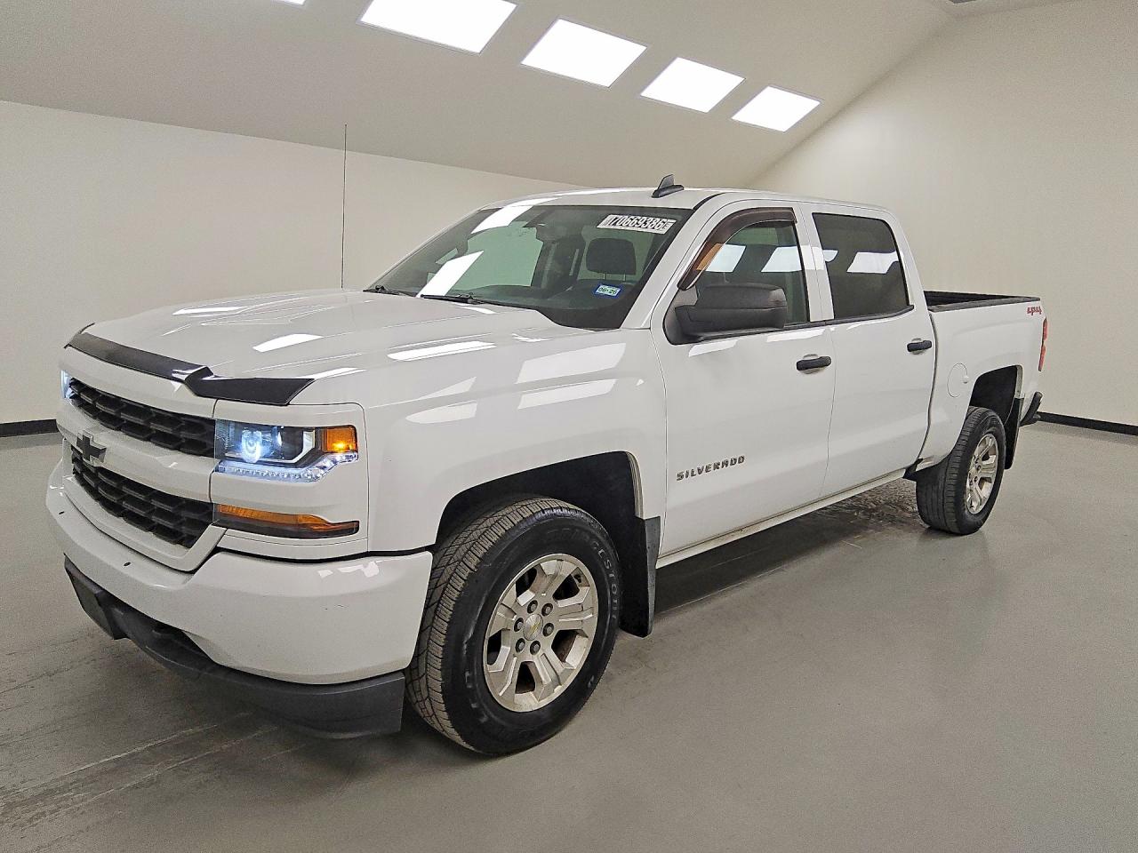 2018 CHEVROLET SILVERADO Custom — Front 3/4