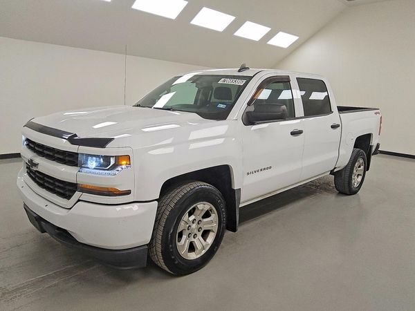 2018 CHEVROLET SILVERADO Custom — Front 3/4