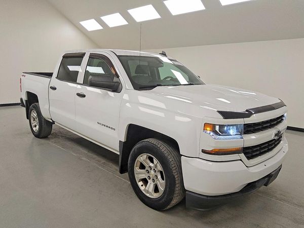 2018 CHEVROLET SILVERADO Custom — Passenger 3/4