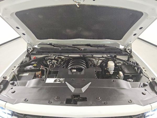 2018 CHEVROLET SILVERADO Custom — Engine bay