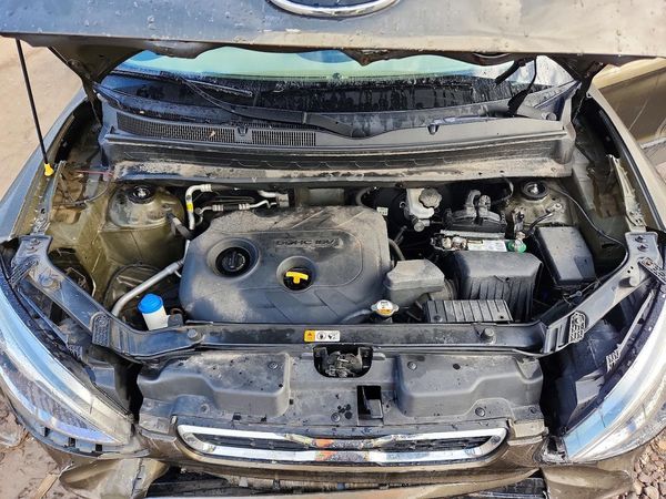 2012 KIA SOUL GL — Engine bay
