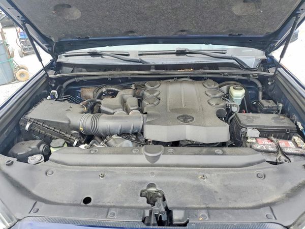 2020 TOYOTA 4RUNNER Base Grade — Engine bay