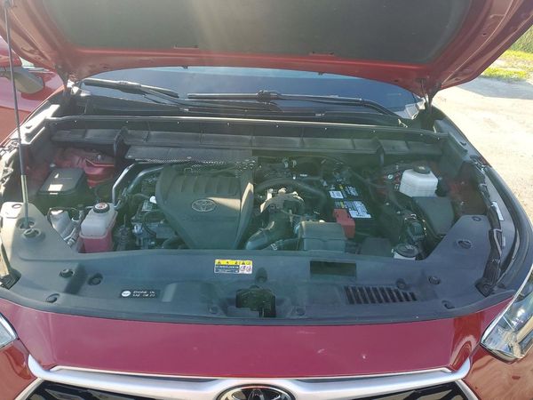 2023 TOYOTA HIGHLANDER — Engine bay
