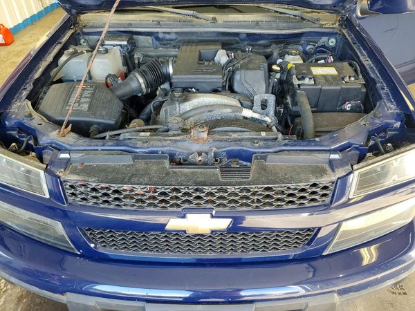 2012 CHEVROLET COLORADO 1LT — Engine bay