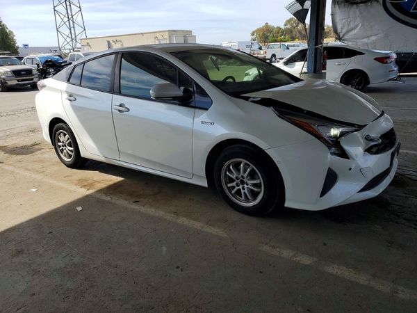 2018 TOYOTA PRIUS — Passenger 3/4