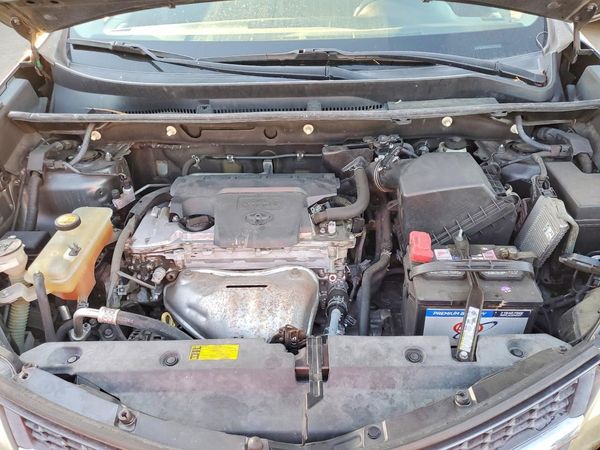 2013 TOYOTA RAV4 Sports — Engine bay