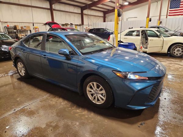 2026 TOYOTA CAMRY — Passenger 3/4