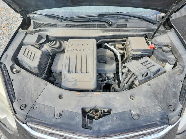 2017 CHEVROLET EQUINOX LT / FL — Engine bay