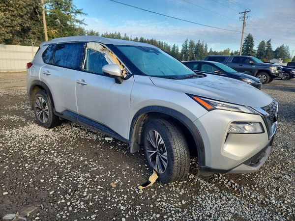 2021 NISSAN ROGUE SV — Passenger 3/4