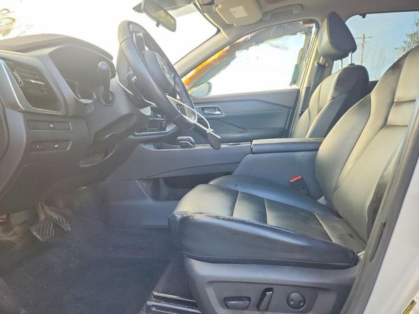 2021 NISSAN ROGUE SV — DENT
