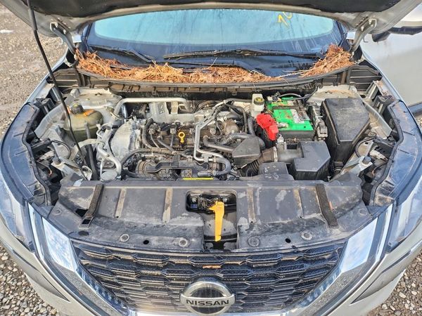2021 NISSAN ROGUE SV — Engine bay