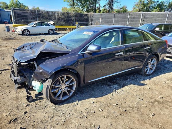 2013 CADILLAC XTS Premium — Front 3/4
