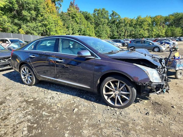 2013 CADILLAC XTS Premium — Passenger 3/4