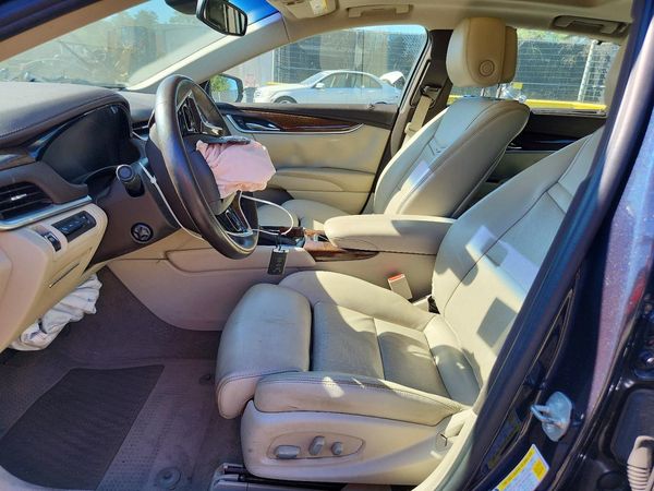 2013 CADILLAC XTS Premium — DENT