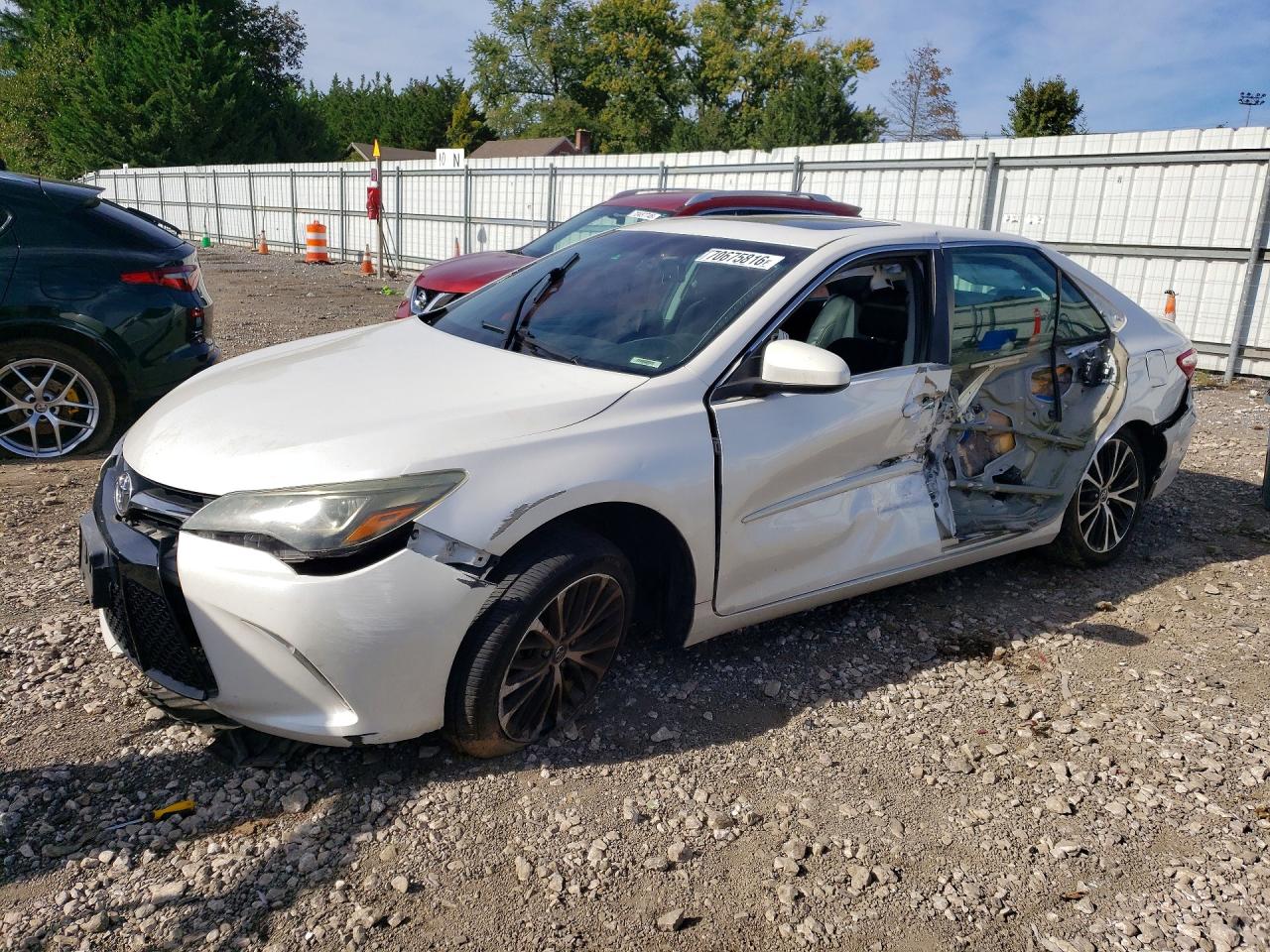 2015 TOYOTA CAMRY — Front 3/4