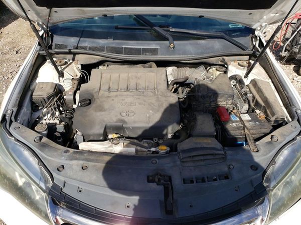 2015 TOYOTA CAMRY — Engine bay